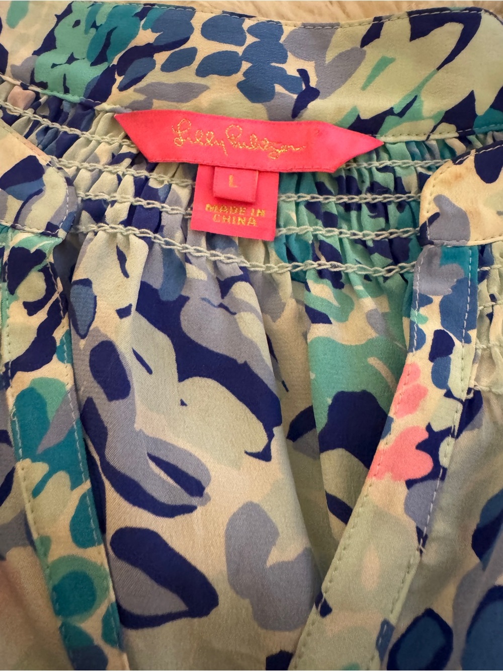 Lilly Pulitzer 100% Silk Blue Turquoise Floral Split-Neck Blouse - Picture 6 of 7